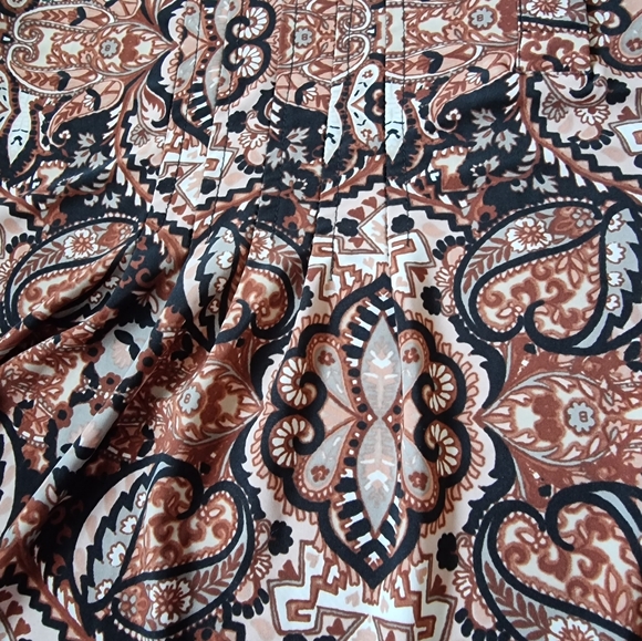 Cocomo Floral 3/4 Length Sleeves Flowy V-Neck Top - Picture 7 of 13